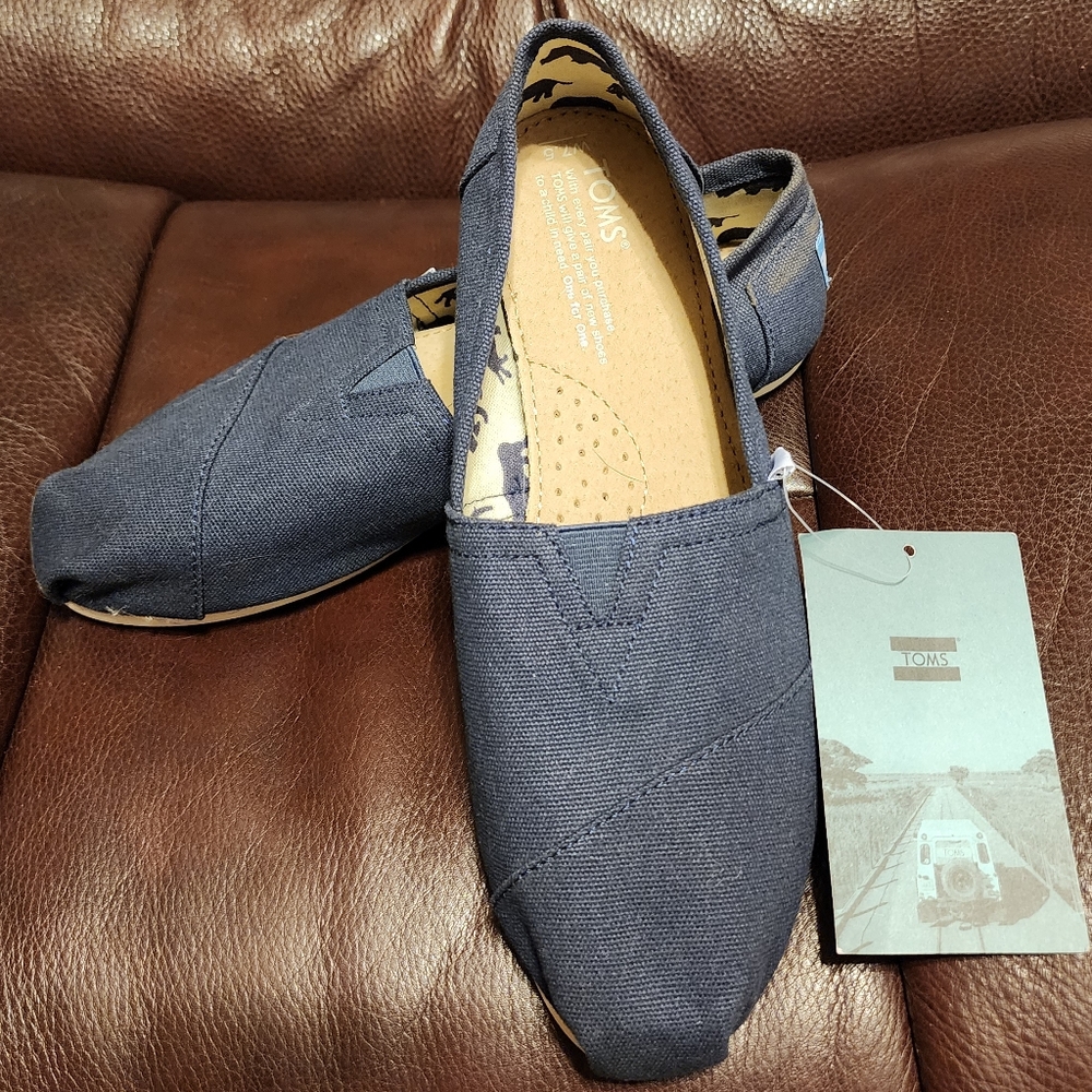 TOMS for women size 7.5 and 7. Navy Blue NWT